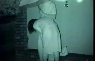 XXX سه احمق آبدار مقابل قفسه های سالن بدنسازی تکیه زده و زیر درختان زیر درخت را قاب بندی کردند عکسهای سکسی از الکسیس تگزاس