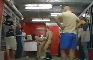 XXX مردی در حال دمیدن سبزه عكسهاي سكسي الكسيس است و ورزش ها روی صورتش نشسته اند