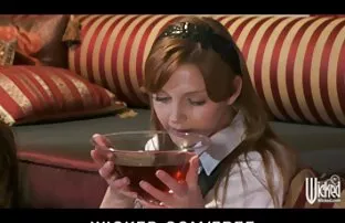 XXX دوستی با خال کوبی روی پای خود الاغ بزرگ خود عكسهاي سكسي الكسيس را روی یک خروس بلند می کشد