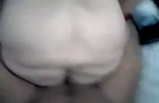 XXX MILF تار ، الاغ خود را به یک مأمور بازیگران در عکس های سکسیالکسیس داد