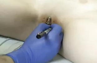 XXX Tara Babcock بلوند با چشمان آبی ، جلوی دوربین تصاویرسکسی الکسیس جلوی شیر می گیرد