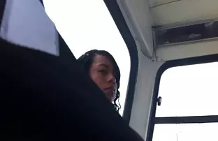 XXX یک مرد سیاه پوست در الاغ یک زن سرخ با الاغ اینستاگرام سکس الکسیس تگزاس بزرگ farts می کند