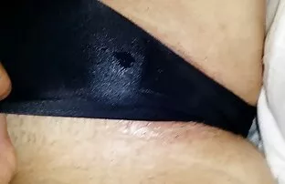 XXX سبزه با کت و شلوار نایلونی سیاه و سفید با dildo در رختخواب استمناء می عکسهای سکسی از الکسیس تگزاس کند