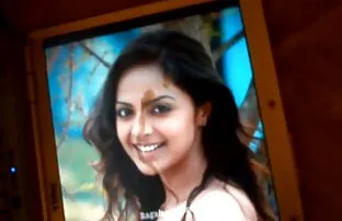 XXX معشوقه در کنار استخر یک بلوند زرق و برق دار عکس سکسی کون الکسیس تگزاس سرخ می کند