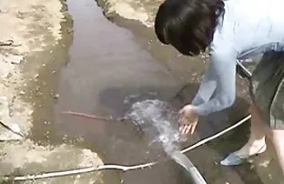 XXX مرد سیاه زن جوان سیاه پوست را روی مبل سفید لگد می زند عکس سکسي الکسيس و عضو گلو را می کند