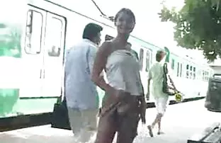 XXX تلفیقی از لزبین هایی که شریک های مشت مشت واژن را تشکیل می پشت صحنه فیلم الکسیس تگزاس دهند