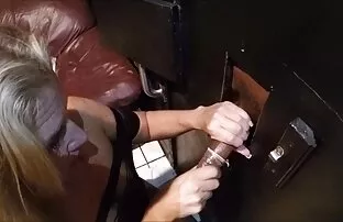 XXX بچه های روسی در دو تنه زیبایی قهوه ای روشن روی مبل را سرخ عکس الکسیس تگزاس در حال سکس می کنند