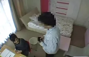 XXX دو مرد در اتاق خواب بلوند می عکس های سکسی از الکسیس تگزاس زنند