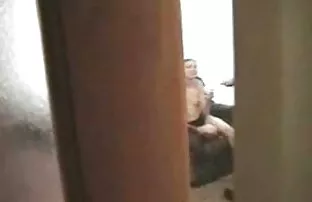 XXX یک دختر عکس های سکسی الکسیس بالغ با یک عاشق در رختخواب کنار می رود