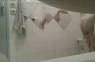 XXX زن آمریکایی عكس كس الكسيس با خال کوبی روی سینه با انگشتان خود phalasus hahala در سینه بند