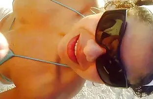 XXX لوسی دال نوازش گربه هایش را نوازش می کند و شریک زندگی خود را روی نیمکت می اندازد عكس سكسي الكسيس