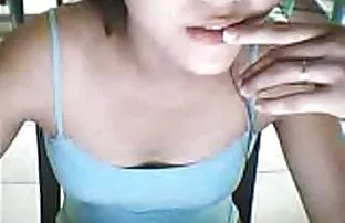 XXX بلوند دیک را مکید و پایین شورت هایش الاغ را به عكس سكس الكسيس پسر در اتاق نشیمن داد