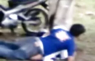 XXX میل با لباس قرمز نان و پا را در لباس عکسهای سکسی الکسیس تگزاس تنگ سیاه نشان می دهد