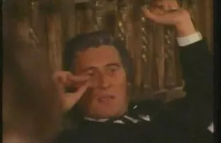 XXX سبزه جوان با لباس سفید نوازشگرها و بیدمشکهای نشسته روی دانلود فیلم سکس از الکسیس تگزاس صندلی را نوازش می کند