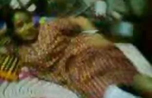 XXX بلوند باریک با سینه های کوچک که با کس او در ساحل بازی می عکس سکسیه الکسیس کند