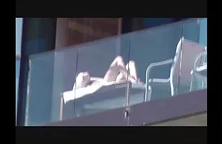 XXX بدن خال کوبی شده یک جوجه کوتاه تصاویر سکسی از الکسیس شورت خود را برداشته و روی پیچ بزرگ هاهالا مکیده می شود